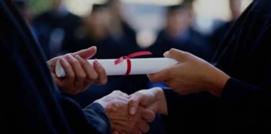 GERÇEK DİPLOMALI KİŞİLER AÇLIK SINIRINDAYKEN, SAHTE DİPLOMALILARIN&nbsp;SALTANATI