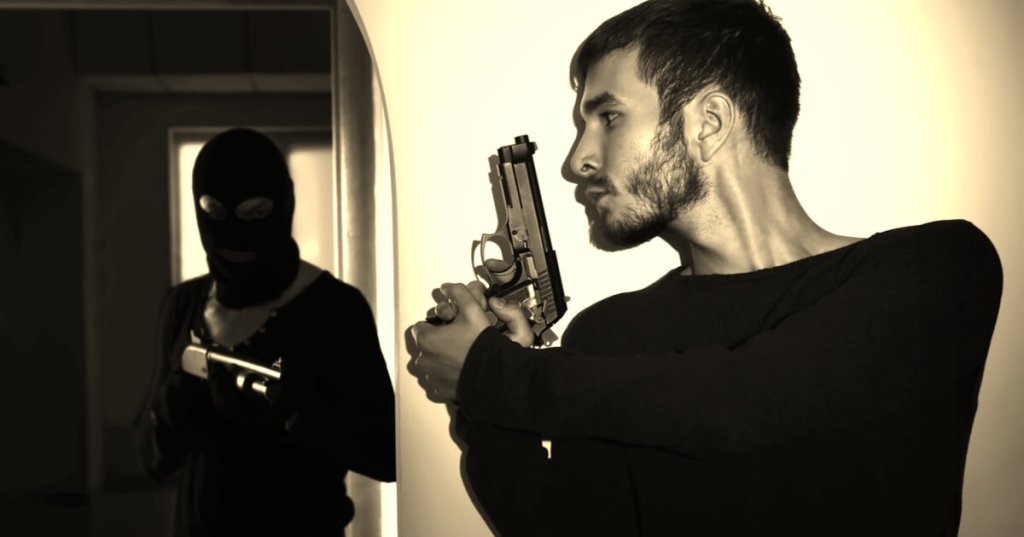 YATAK ODASINDA HIRSIZ ÖLDÜRÜRSEN CEZA ALMAZSIN EFSANESİ – MEŞRU MÜDAFAA İLE CİNAYET ARASINDAKİ İNCE&nbsp;ÇİZGİ